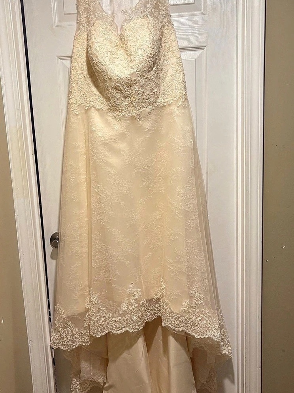 Lace Wedding Dress in Cream Like New